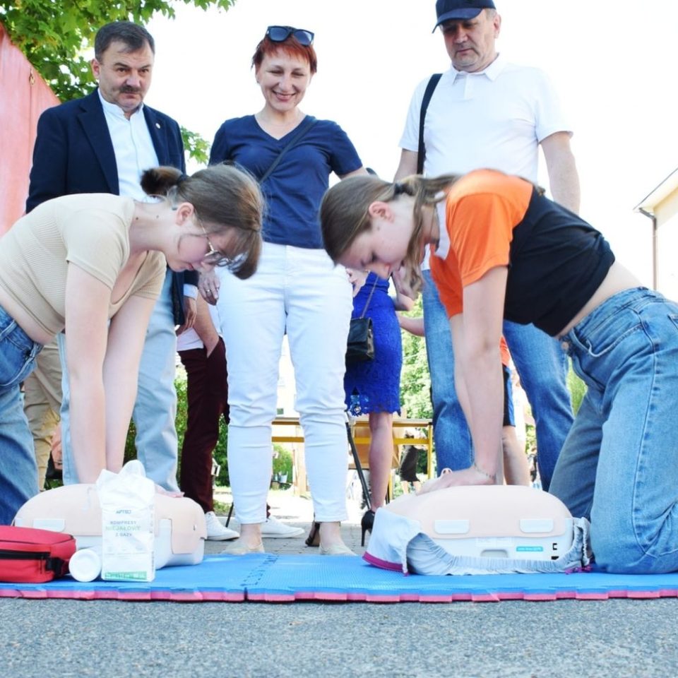 xga-przy-krosnienskiej-czworce-zamontowany-zostal-defibrylator-aed-1716641895-5